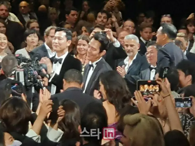 Lee Jung Jae's first directorial work ”HUNT (Hanteo)”, got a standing ovation atthe official screeni
