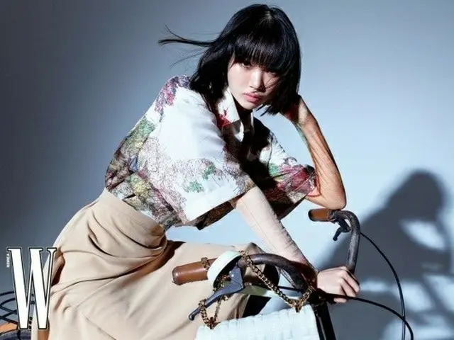 LE SSERAFIM Kim Chae Won & Huh Yun Jin & Hong Unche, released the pictures. W KO