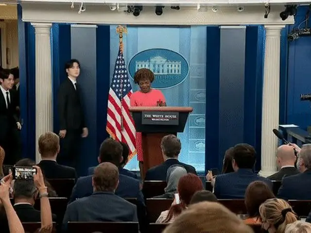 BTS the White House briefing appearance scene. A flood of the press. .. ..