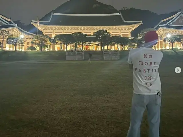 Rain (Bi), released the photo of visiting the  the Blue House became a Hot Topic