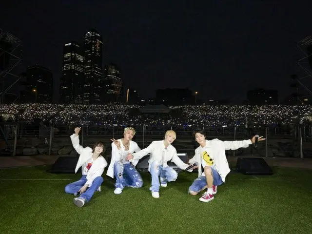WINNER held a guerrilla live concert in the Han River on the 10th with 20,000people got enthusiastic
