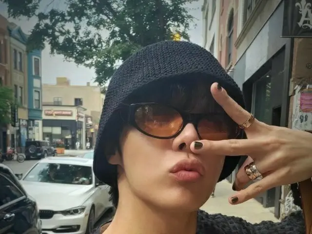 J-HOPE, summer knit and nails. His recent photo in Chicago became a hot topic. .