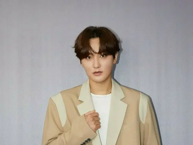 KANGTA, the 4th full album ”Eyes On You” online press conference was held...Changmin (TVXQ) served a