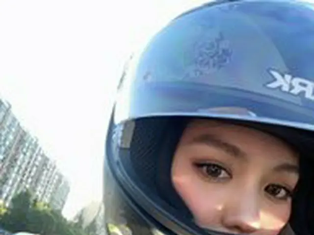 Actress Kim HeeJeong, driving a large motorcycle with too bold appearance. . .