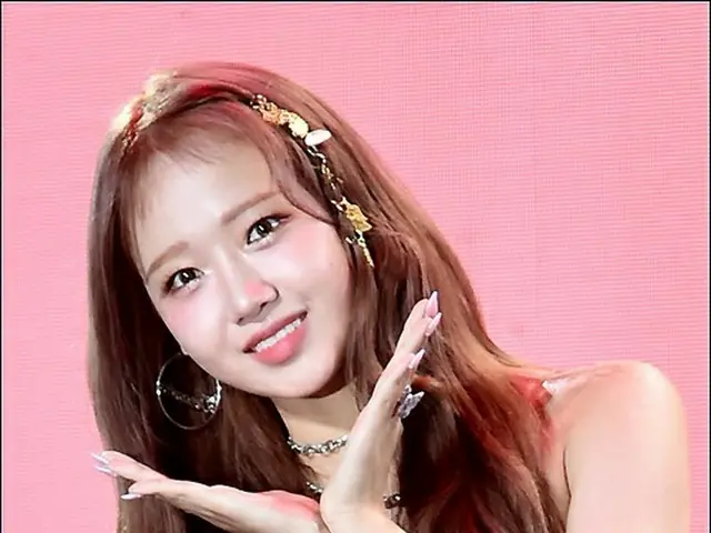 Choi Yoo Jung (WEKI MEKI) held a showcase for her 1st single album "Sunflower". 