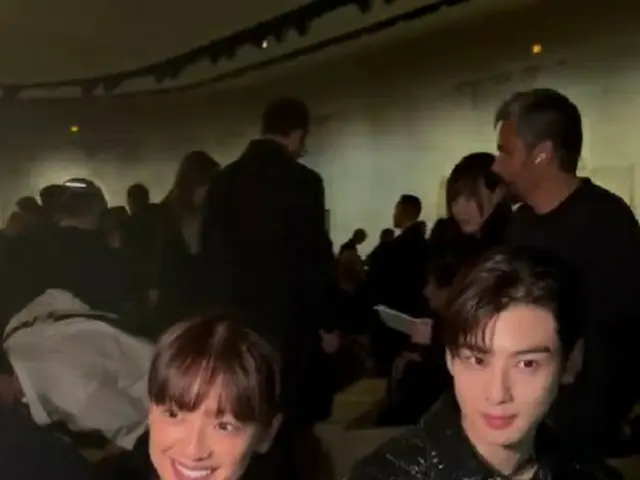 Cha EUN WOO (ASTRO) attended the "Paris Fashion Week" DIOR show. Conversation in