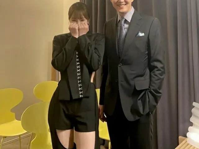 Singer Heize who is being shy to meet actor Lee Jung Jae is cute and became a ho