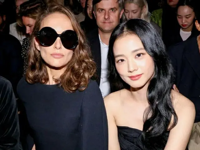 Natalie Portman posted a photo with JISOO. "At yesterday's DiorSS23 show with so
