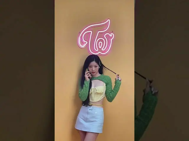 【 Official 】「TWICE」, #TalkthatTalk sketch video with DAHYUN .  