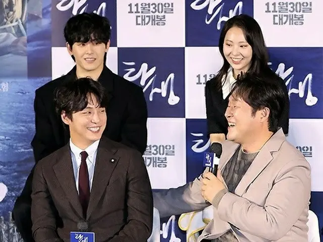 Actors Yoon Si Yoon, Lee HoWon and others attended the production report meetingof the movie ”Birth”