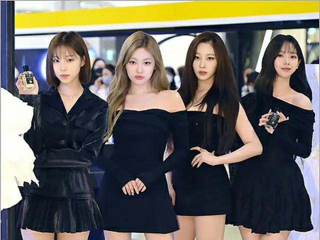 "aespa" attended the perfume brand pop-up event held at Lotte World Mall. . .
