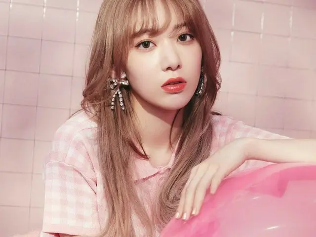 The cosmetics brand "CRAN BY MOLAK" produced by MIYAWAKI SAKURA (LE SSERAFIM) wi