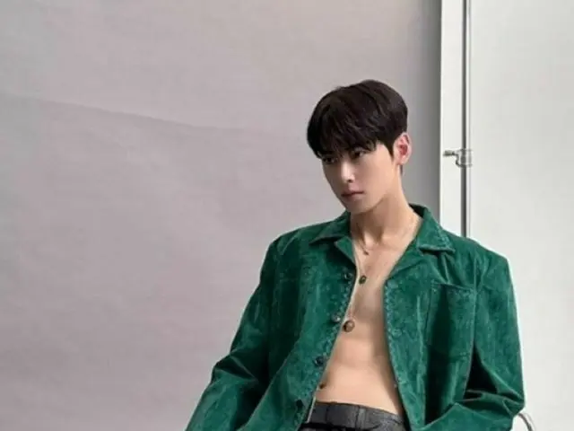 Cha EUN WOO (ASTRO) will hold a personal photo exhibition in December and donate
