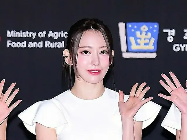 LE SSERAFIM attended the "2022 MAMA AWARDS" red carpet. Kyocera Dome Osaka on th