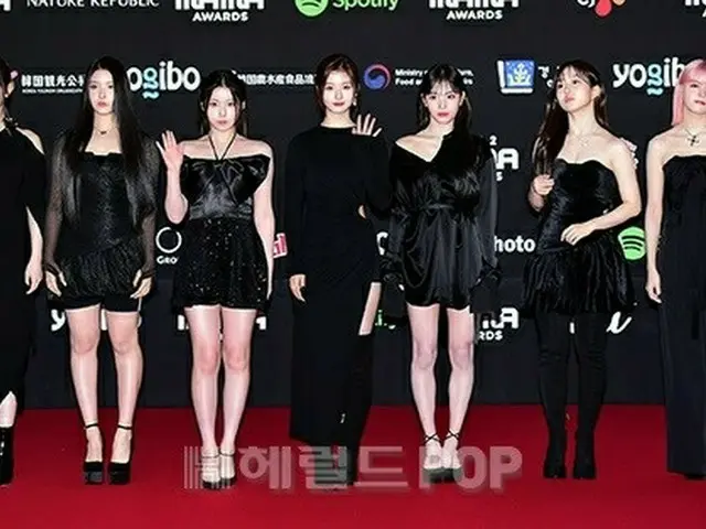 NMIXX attended the "2022 MAMA AWARDS" red carpet. Kyocera Dome Osaka on the afte
