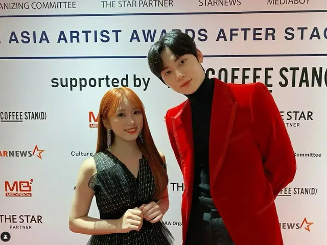Yabuki NAKO posted a photo with Hwang Min Young. The two acted as MCs for ”2022AAA After Stage” held