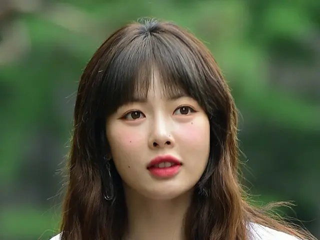 It is reported that HyunA will appear as a featuring guest in the semi-final of 