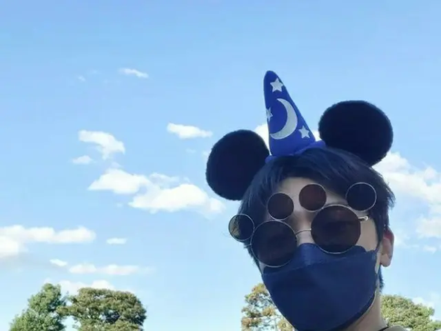KANG MINHEE Yoku (CNBLUE) released the photos of having fun at Tokyo Disneyland 
