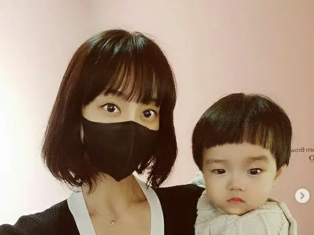 Jo Mina (former JEWELRY), reported on SNS that she will be raising her son KangHo alone after finish