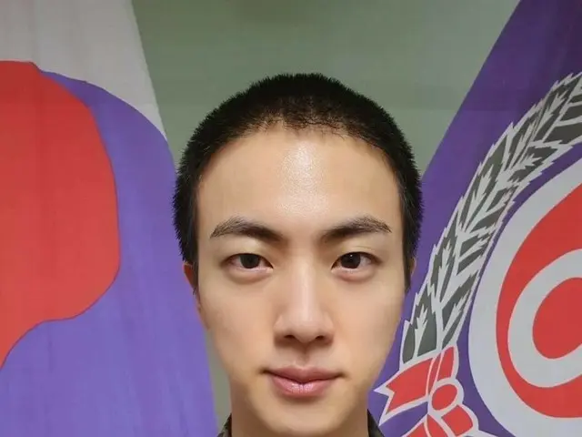 JIN, who was enlisted on the 13th, the photo at the training center wasreleased. . .