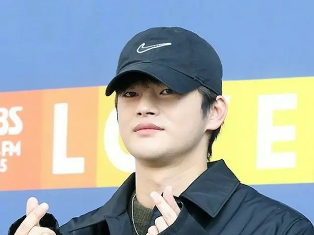 Seo In Guk went to the broadcasting station for  SBS Radio Power FM "Choi Hwa Ju
