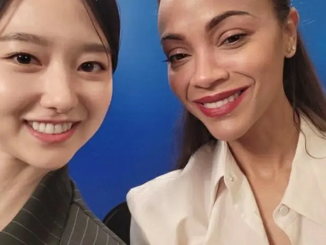 Former anchor woman Lee Hye Sun released a 2 shots with actress Zoe Sa LUDA Na, 
