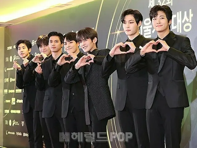 TAN appeared at "32nd SEOUL MUSIC AWARDS" the red carpet. . .