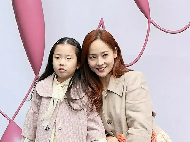 YUJIN (SES) attended "2023 F/W Fashion Week" with her daughter Rohi. MISS GEE CO