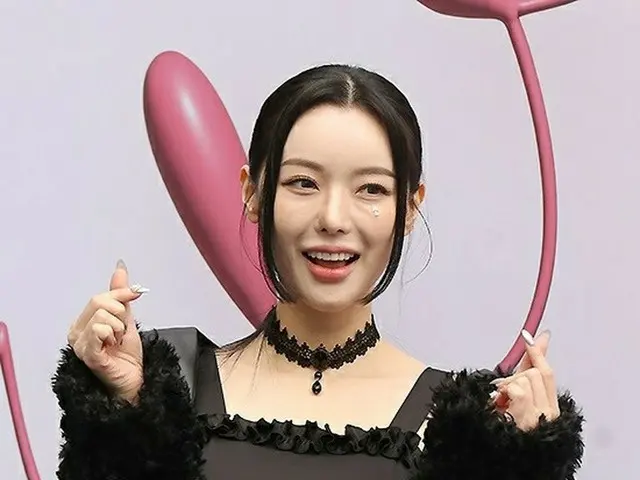 Seri (Dalshabet) appeared at Seoul Fashion Week. . .