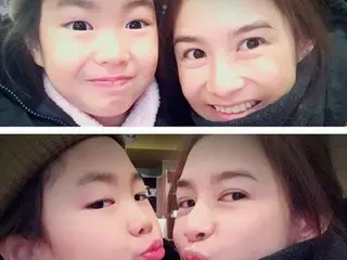 Actress Kang Hye Jeong, released two-shot with her daughter Haru.