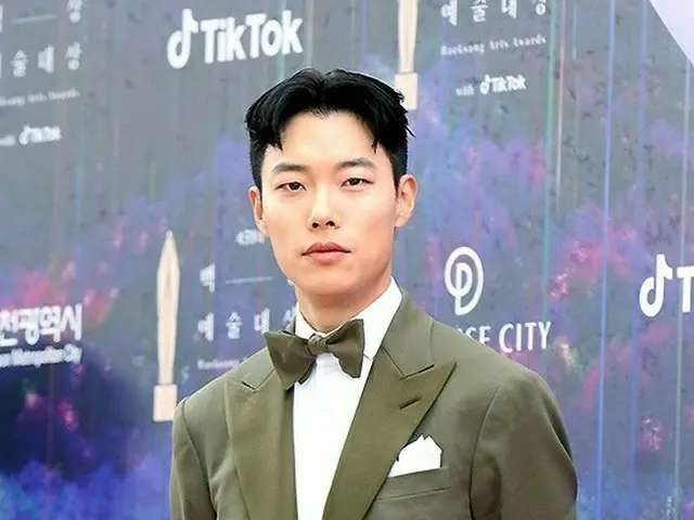 Actor Ryu Jun Yeol appeared on the ”59th Baeksang Arts Awards” red carpet. . .