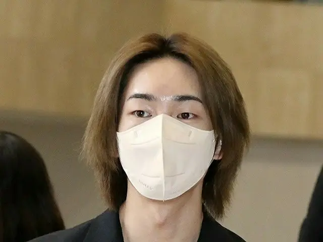 Onew (SHINee) will take a rest for a while due to his deteriorating physical con