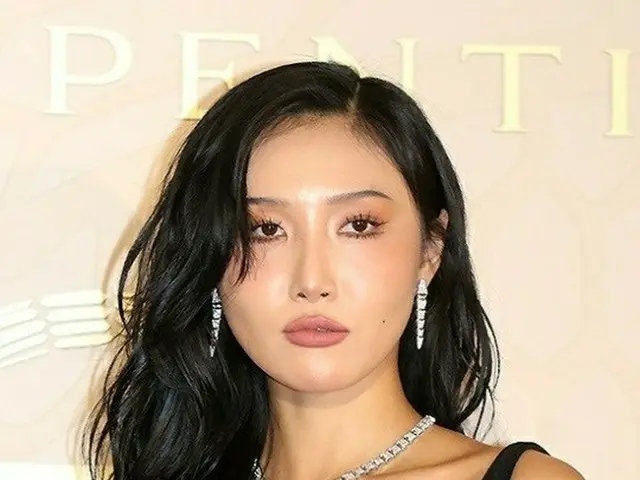 Hwasa (MAMAMOO) is accused of public indecency by the Student Parents Human Righ