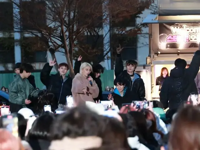 Stray Kids performed "Raku" at MBC's "Show! MUSICCORE" mini fan meeting on the a