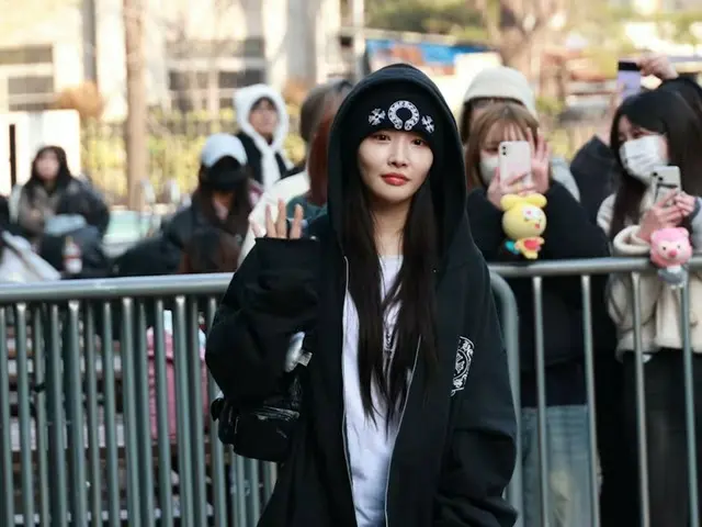 CHUNGHA entered KBS on the morning of the 15th to pre-record “MUSICBANK”.