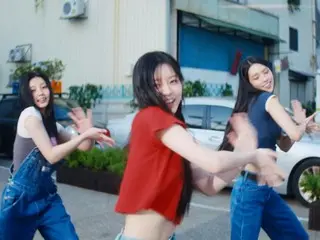 [Video Comparison] ILLIT's choreography plagiarism suspicions become a hot topicon the Korean Internet. ILLIT's ”Lucky Girl Part of the choreography for”Syndrome” was used in the ”Chicken NewJeans' performance director expressed hisanger in an Instagram story, saying the choreography is similar to that of”Dance.”