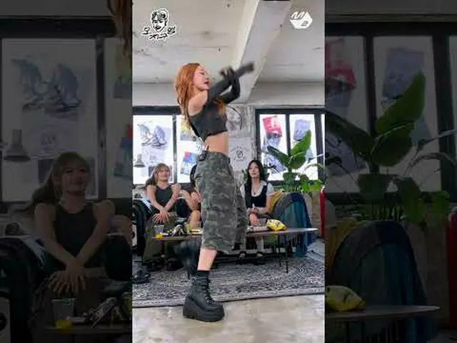 Julie won't embarrass me NAYEON "ABCD" | Oh Ji-young Vertical Fan Cam [Oh Ji-Gye