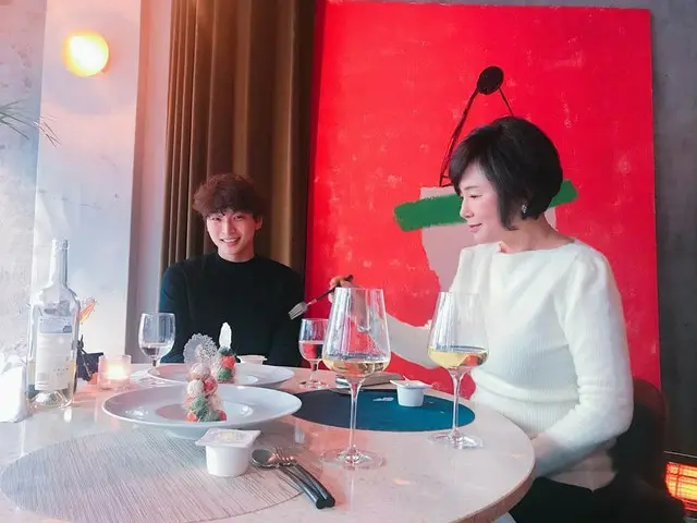 2AM Jin Un, SNS released. Meal with mother. ”Mother, we ended up in disputewhenever I see her.”