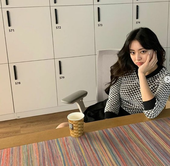 "ITZY" Yuna, even when drinking coffee with JYP = "overflowing loyalty"