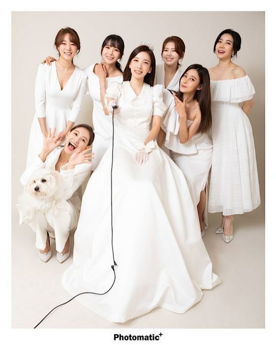 Jisoo Ku (former RAINBOW) "RAINBOW" member for wedding gifts All dispatched ... Wedding photo with shining friendship