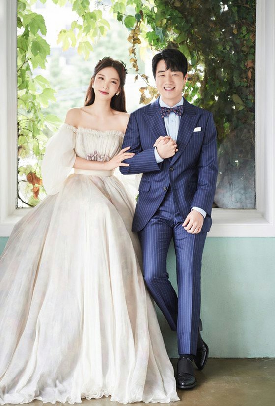 Jisoo Ku (former RAINBOW) married to Seoul University graduate programmer Lee Du-hee after a year of dating
