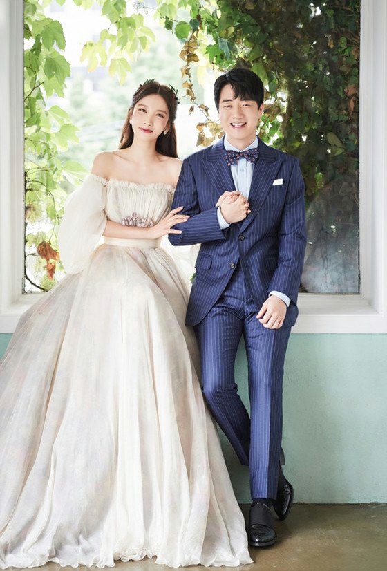 Jisoo Ku (former RAINBOW) married to Seoul University graduate programmer Lee Duhee after a