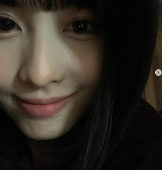Momo (TWICE) reveals super close-up shot of half-faced eyes