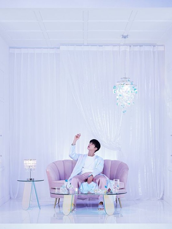 "BTS" JIN, new album "BE" concept photo released! "JIN's room" full of jewels