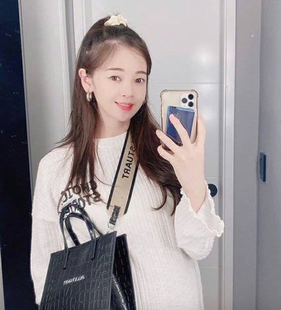 Actress Kim Bomi, "Really full month?" Shows slimness that does not change even for pregnant women.