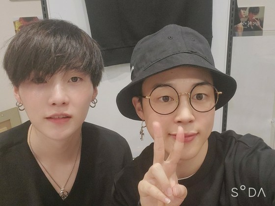 "BTS" Jimin & SUGA greet fans with cute visuals