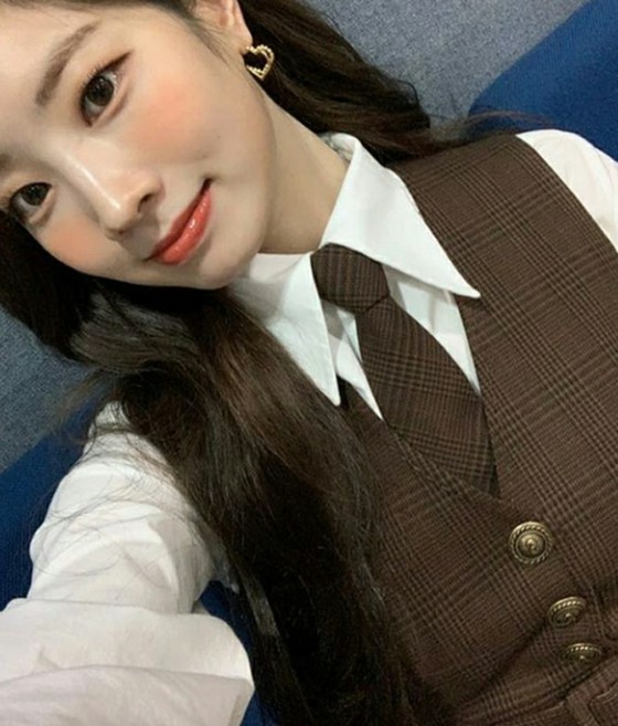 "TWICE" Dahyun, "1st place" "Inkigayo" behind selfie released ... polished beauty.