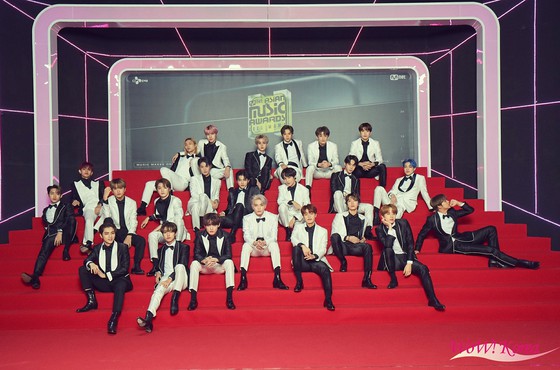 #BTS, #MonstaX, #SEVENTEEN, #TWICE, etc. at the special photo time of the award ceremony "MAMA"