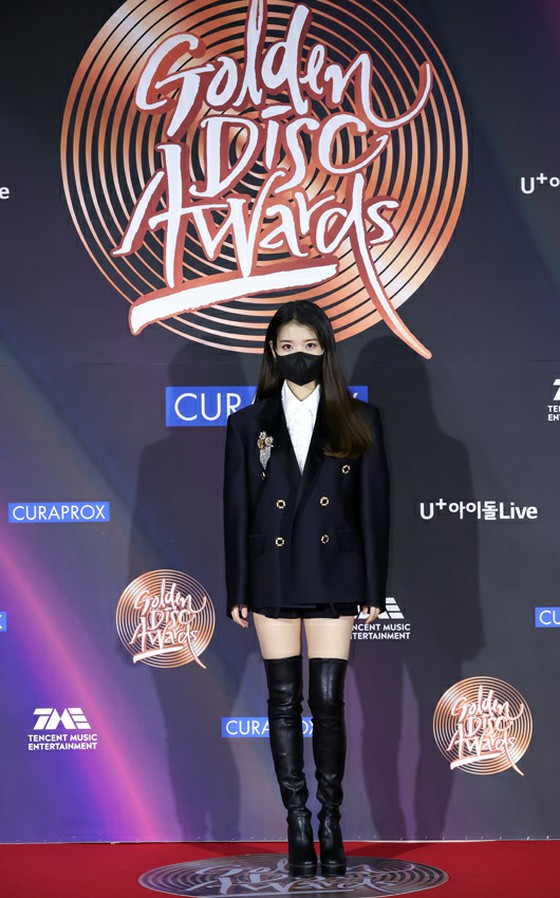 IU wins the grand prize in the song category at "Blueming" ... "Thanks to all listeners" = "35th Golden Disc Award" Digital song category winner line-up