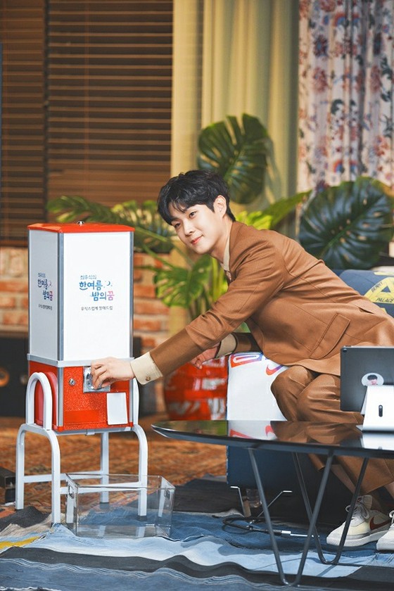 Actor Choi Woo-sik "Park Seo Joon & V (BTS) were the first to congratulate me for the award for Parasite" = proud of friendship during 5th fanmeet